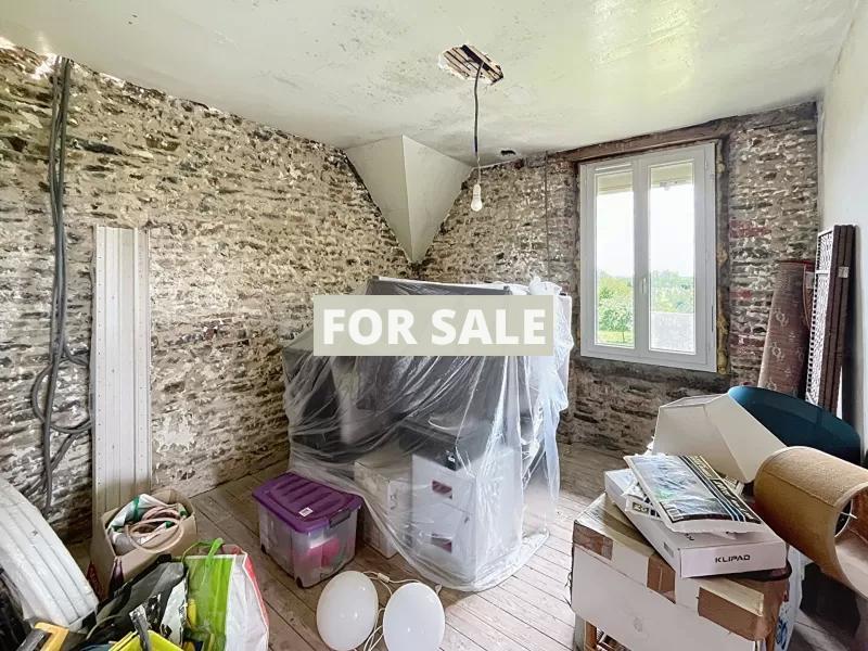 Detached Country House with Landscaped Garden