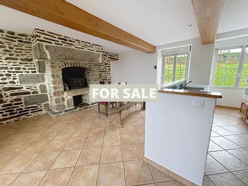 Detached House with Garden in Great Location