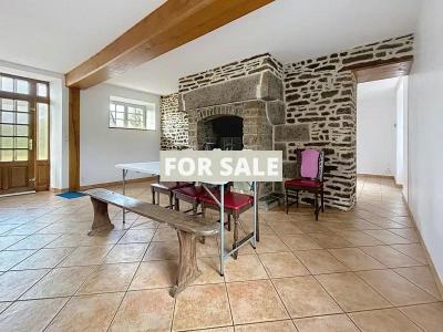 Detached House with Garden in Great Location