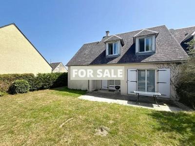 Traditional Detached House with Landscaped Garden