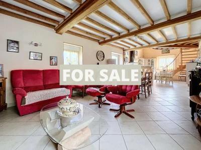 Detached Country House with Garden and Outbuilding