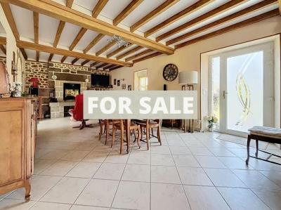 Detached Country House with Garden and Outbuilding