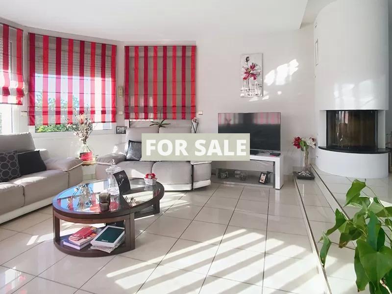 Stunning Detached Country House
