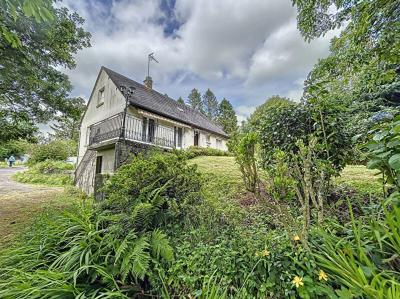 Detached Country House with Landscaped Garden