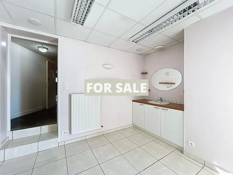 Detached House with Garden