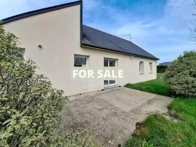 Modern Detached House with Garden