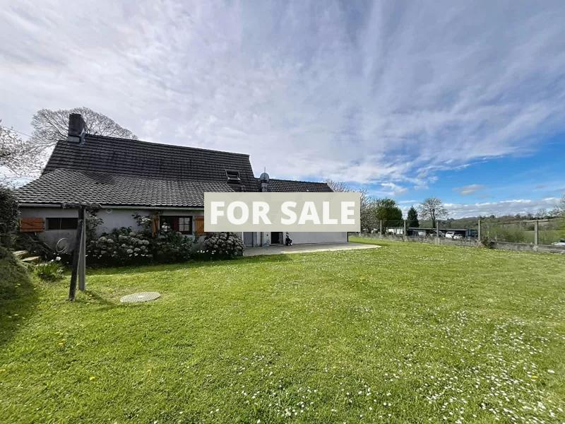 Detached Country House with Outbuilding