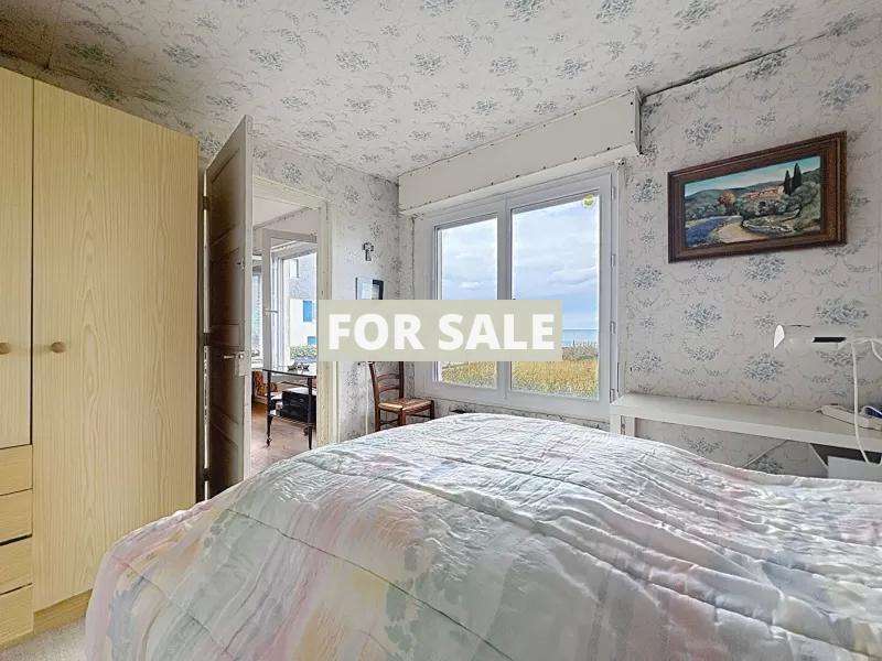 Detached House with Landscaped by the Coast