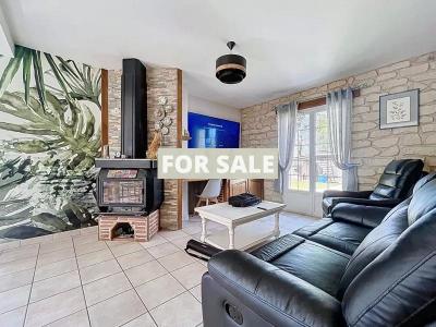 Modern Detached House with Garden