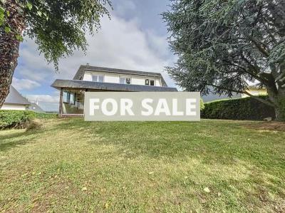 Detached House with Garden