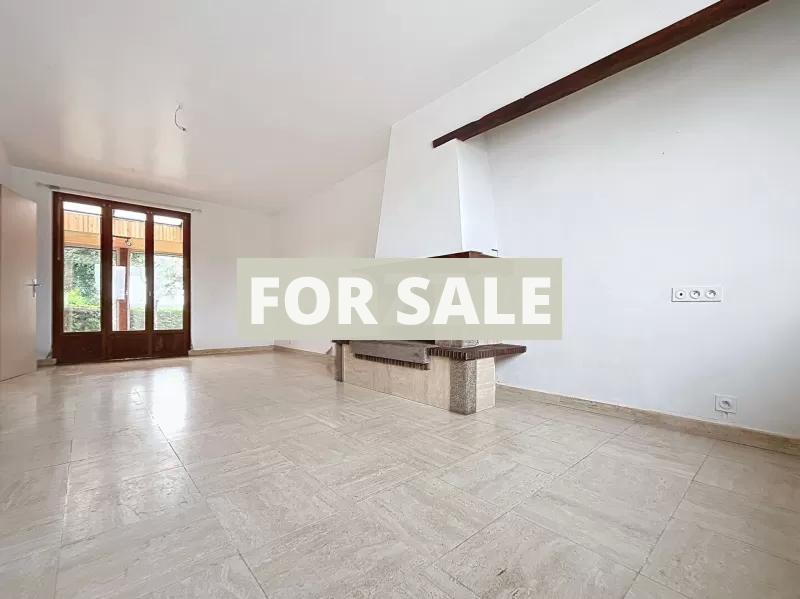 Detached House with Garden