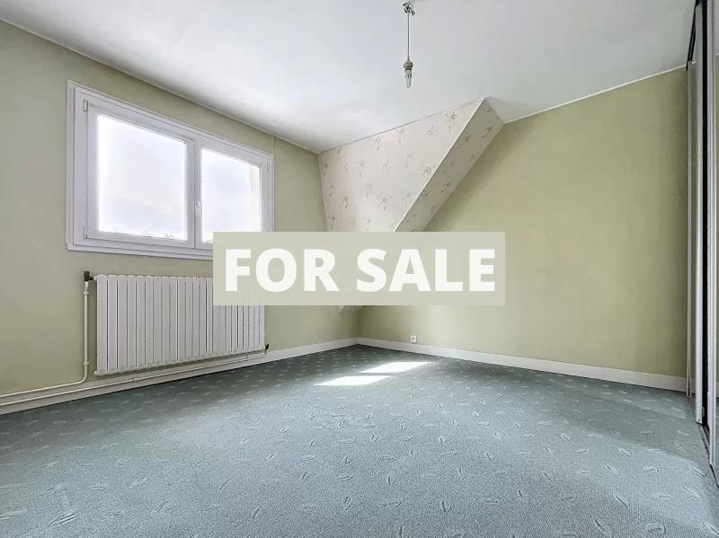 Detached House with Garden