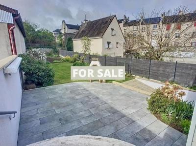 Single Storey Detached Villa With Garden