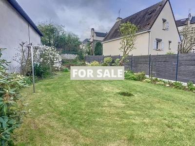 Single Storey Detached Villa With Garden