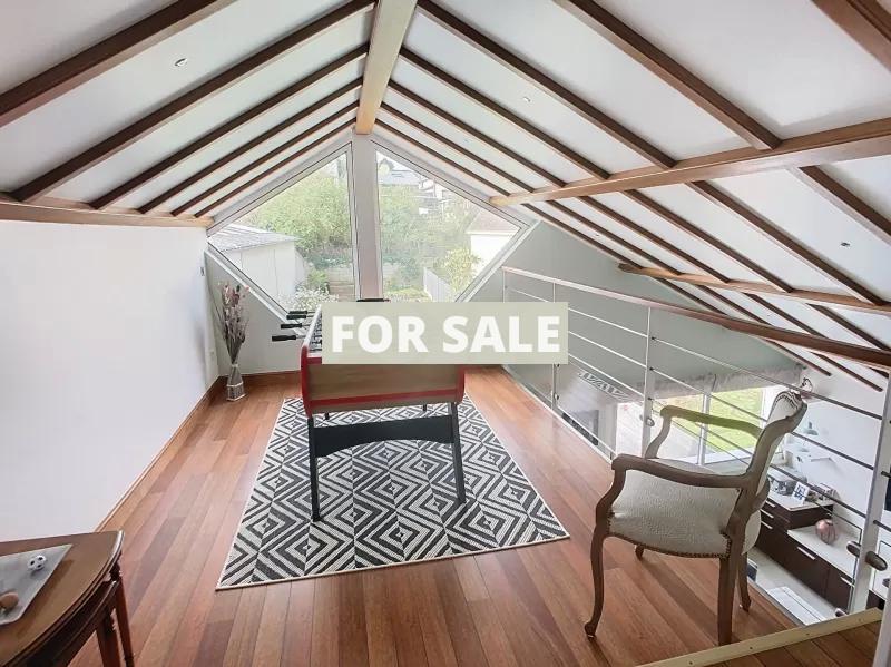 Single Storey Detached Villa With Garden