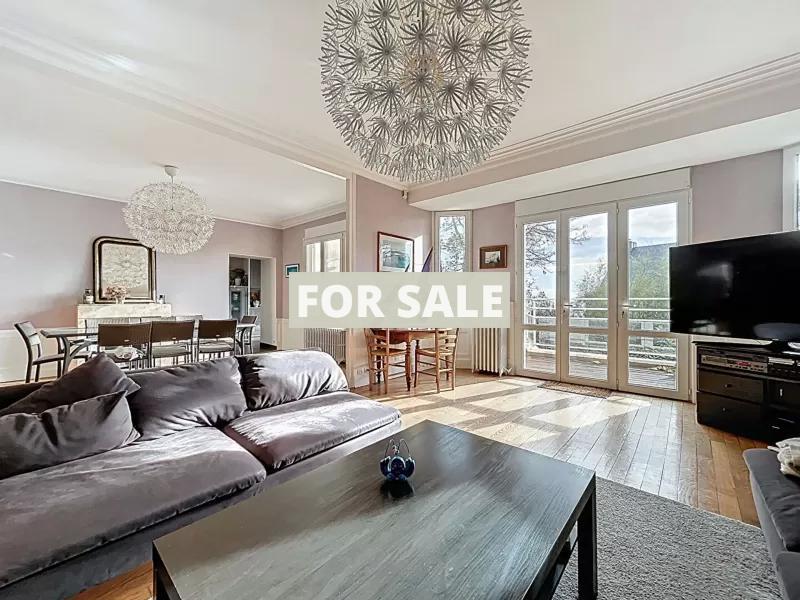 Stunning Villa with Panoramic Sea Views