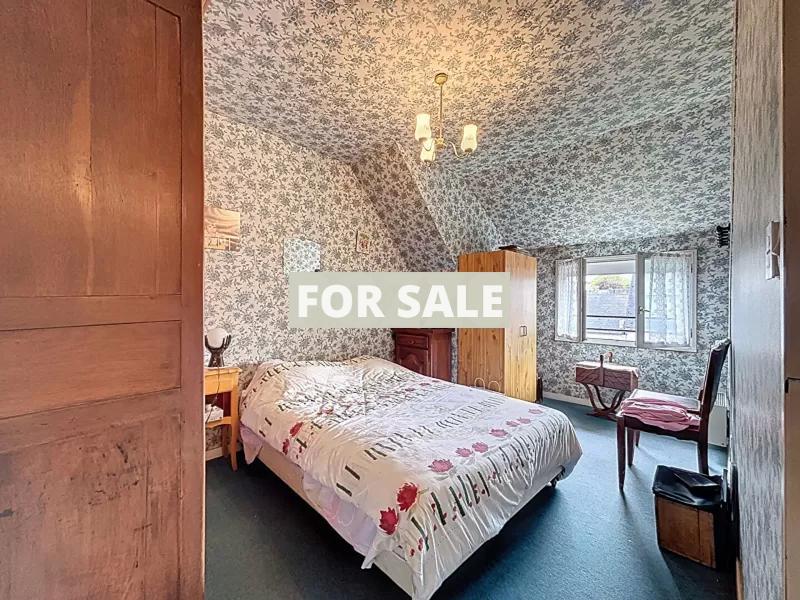 Modern Detached House with Garden