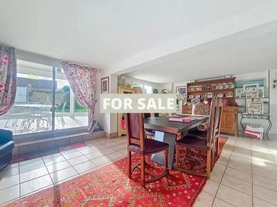 Detached House with Garden by the Coast