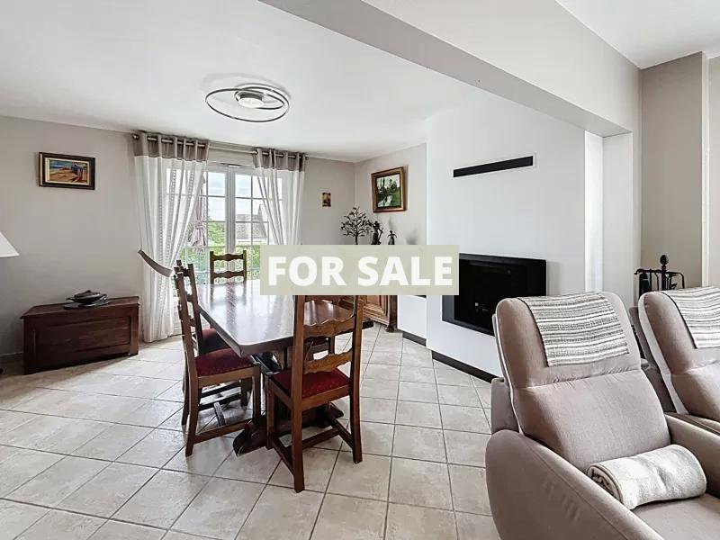 Beautiful Detached House with Landscaped Garden