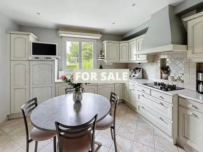 Beautiful Detached House with Landscaped Garden