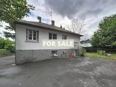 Detached Villa With Garden