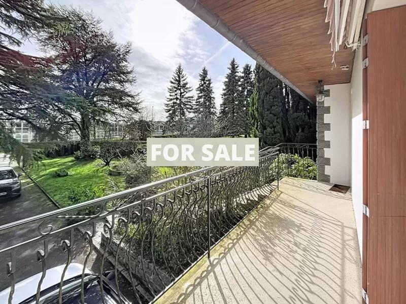 Detached Villa With Garden