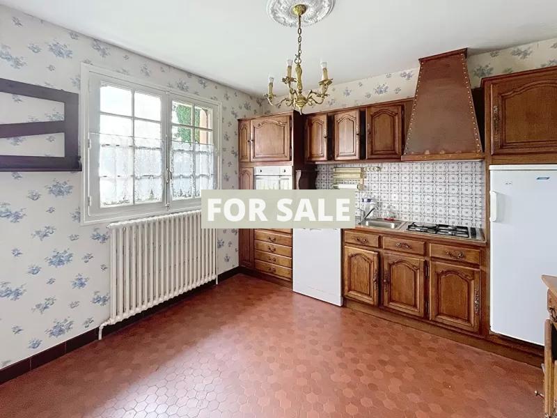 Detached Villa With Garden