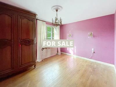 Detached Villa With Garden