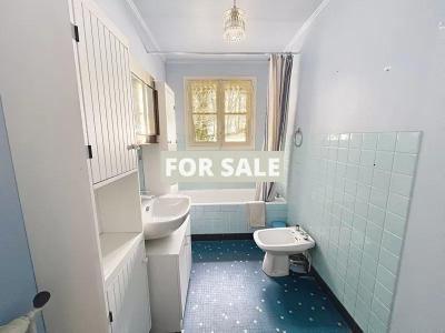 Detached Villa With Garden