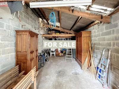 Detached Villa With Garden