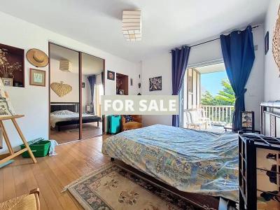 Detached Coastal House with Covered Pool