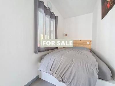 Detached Coastal House with Covered Pool