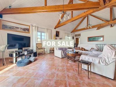 Detached Coastal House with Covered Pool