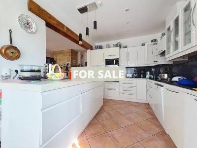 Detached Coastal House with Covered Pool