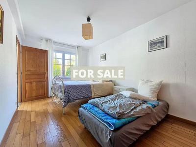 Detached Coastal House with Covered Pool