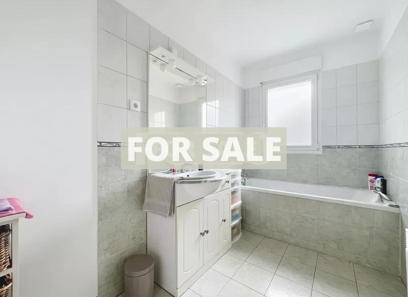 Detached House with Garden