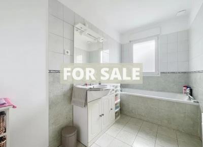 Detached House with Garden