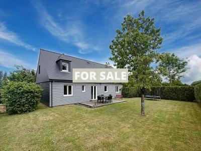 Detached House with Garden