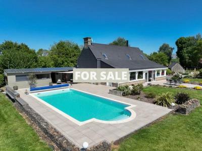 Stunning Property in 2.7 Hectares by Lake Dathee