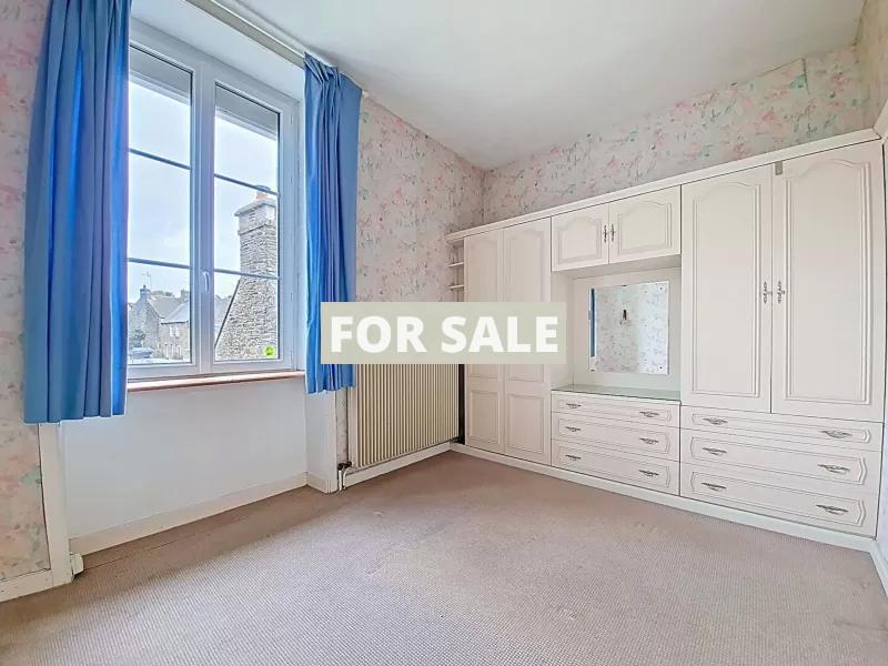 Manor House Style Property with Mature Garden
