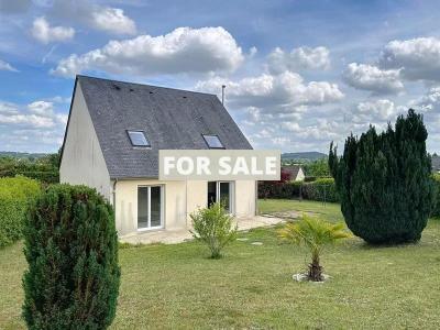 Modern Detached House with Garden