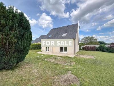 Modern Detached House with Garden