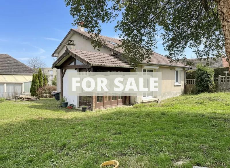 Detached House with Garden