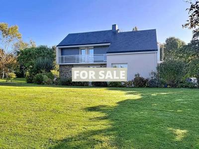 Detached House with Lovely Garden and Open View