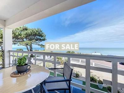 Detached Coastal House with Open Sea Views