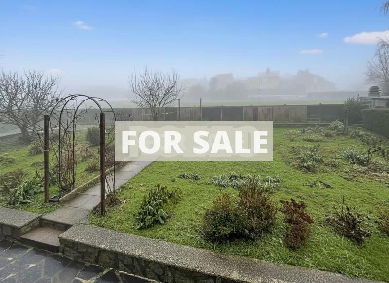 Detached House with Landcaped Garden