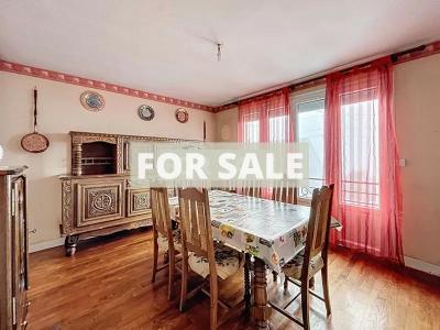 Detached House with Landcaped Garden