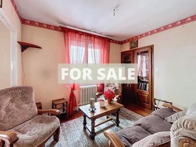 Detached House with Landcaped Garden