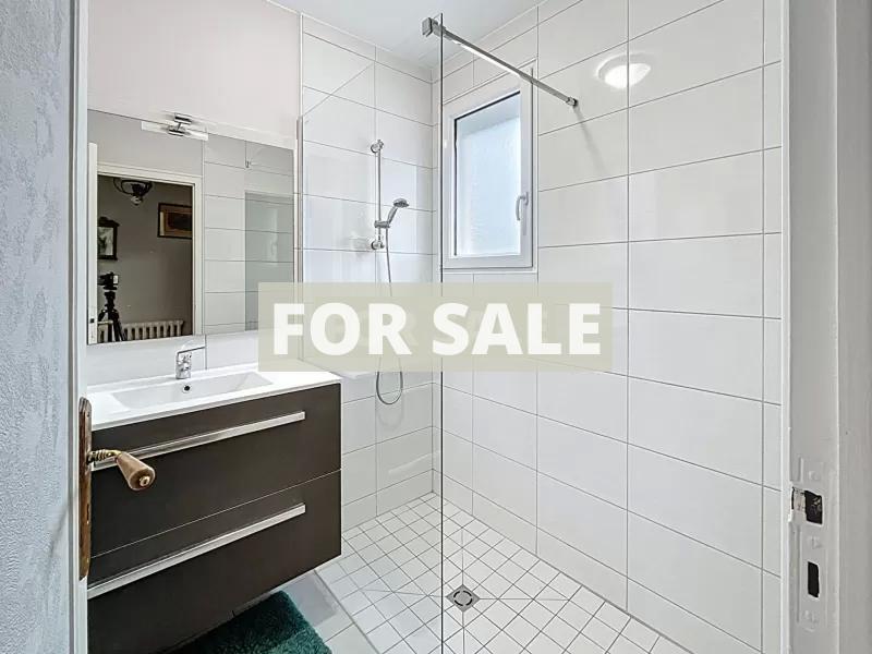 Detached House with Landcaped Garden