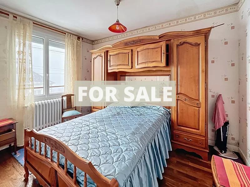 Detached House with Landcaped Garden